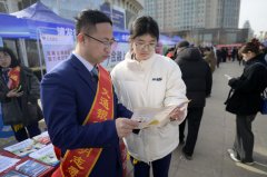 以“组合拳”打费堵点、激活平易近生潜力