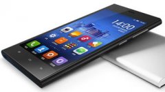 ：利用焊锡膏和烙铁焊接电板上的各个元件